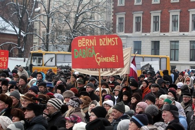 “Atmodas manifestācija” Doma laukumā