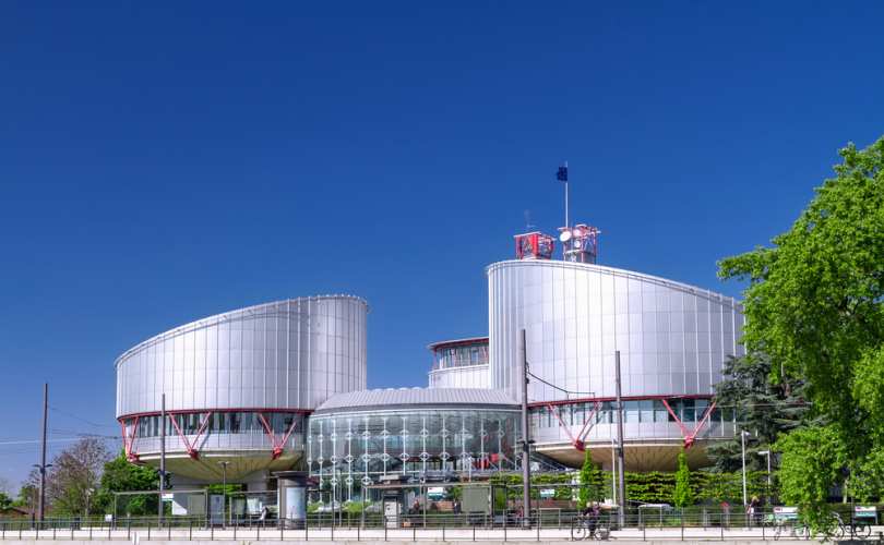 Eiropas Cilvēktiesību tiesa vienprātīgi apliecina: Cilvēktiesību konvencijā nepastāv tiesības uz viendzimuma “laulībām”